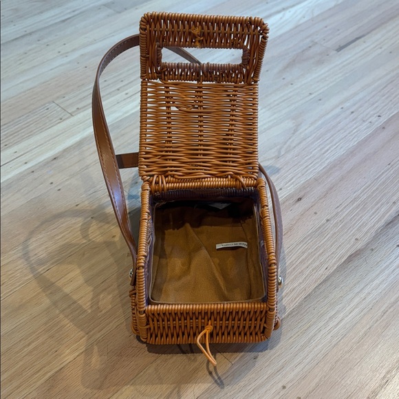 NWT Viral Tommy Bahama Wicker Jeep Handbag - Picture 5 of 8